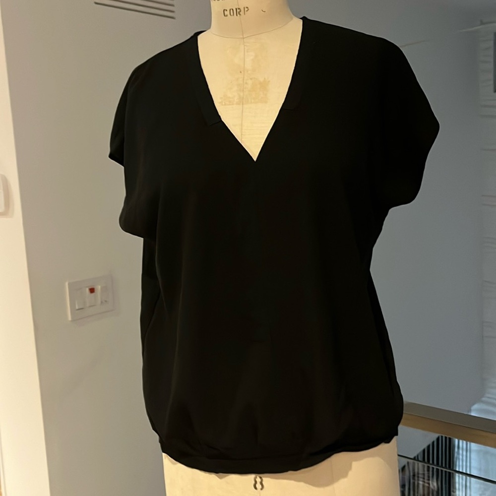 black sleeveless top size Medium
